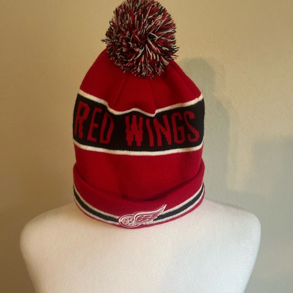 Red/Black/White New Era Detroit Red Wings Athleisure Toboggan - Picture 1 of 6